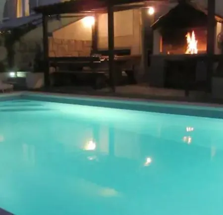 Holiday home Kuca/Apartman S Bazenom
