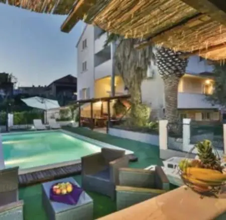 Kuca/Apartman S Bazenom Holiday home *